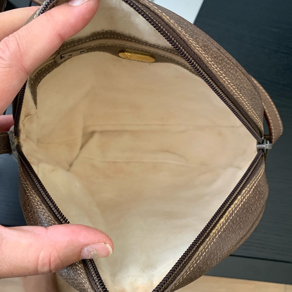 (28) GUCCI 70s Oval Crossbody - Picture 7 of 10